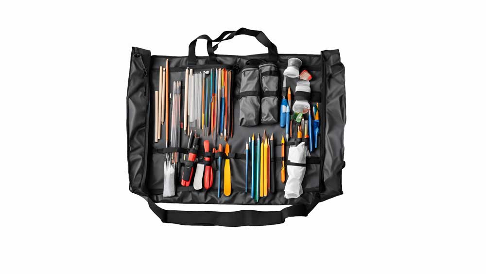 Un sac professionnel aux nombreux compartiments et poches de rangement pour ranger du matériel de dessin.